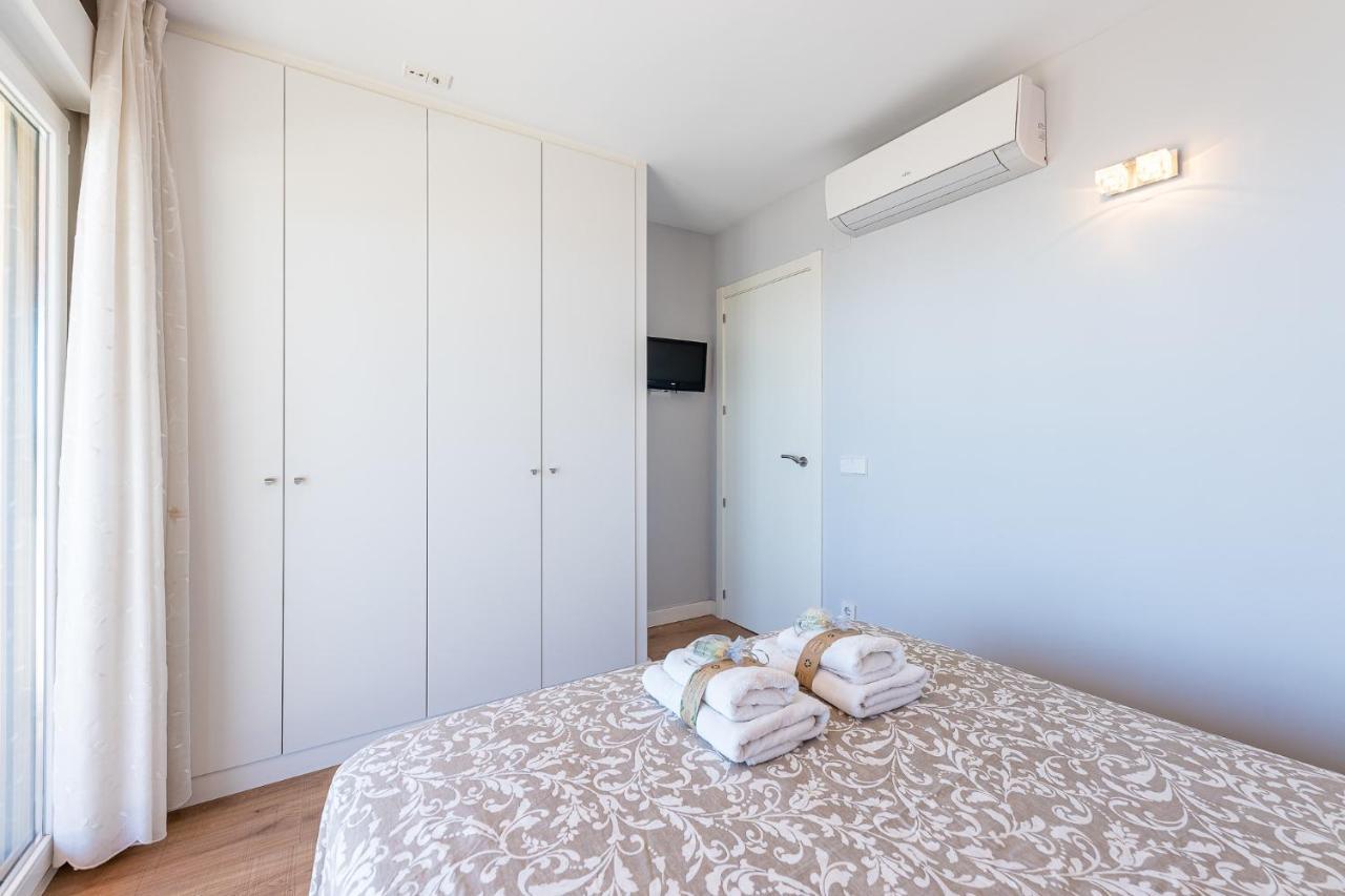 797 Holiday Rentals - Amplio Piso Con Terraza En Primera Linea De Playa 토레몰리노스 외부 사진